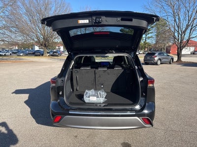 2026 Toyota Highlander Hybrid Platinum