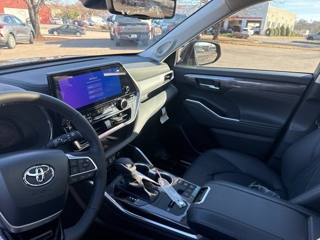 2026 Toyota Highlander Hybrid Platinum