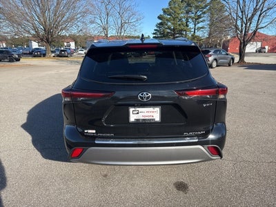 2026 Toyota Highlander Hybrid Platinum