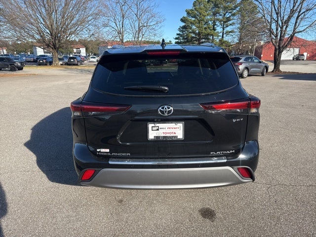 2026 Toyota Highlander Hybrid Platinum