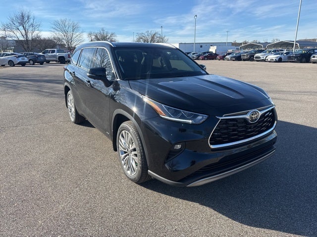 2026 Toyota Highlander Hybrid Platinum
