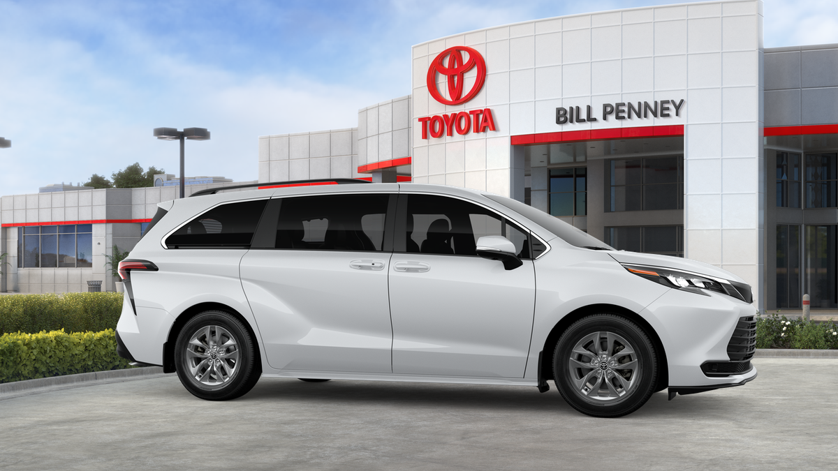 2026 Toyota Sienna LE 8 Passenger