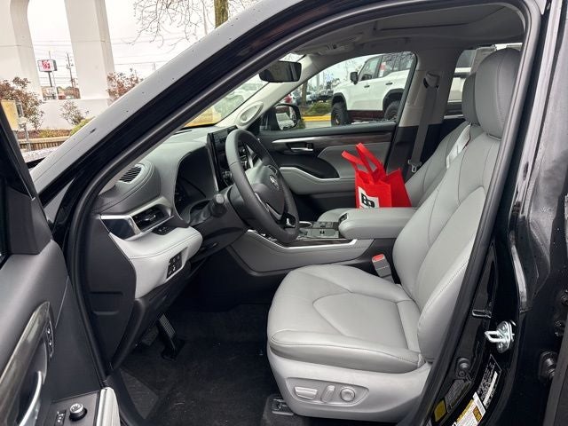 2026 Toyota Highlander Hybrid Limited