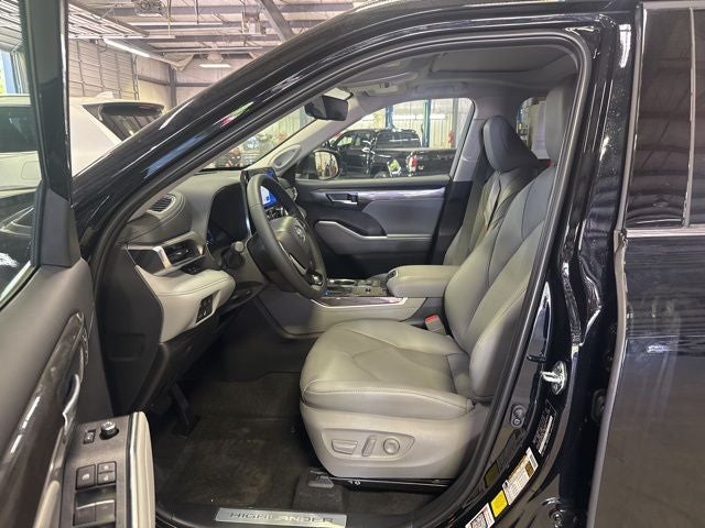 2026 Toyota Highlander Hybrid Limited