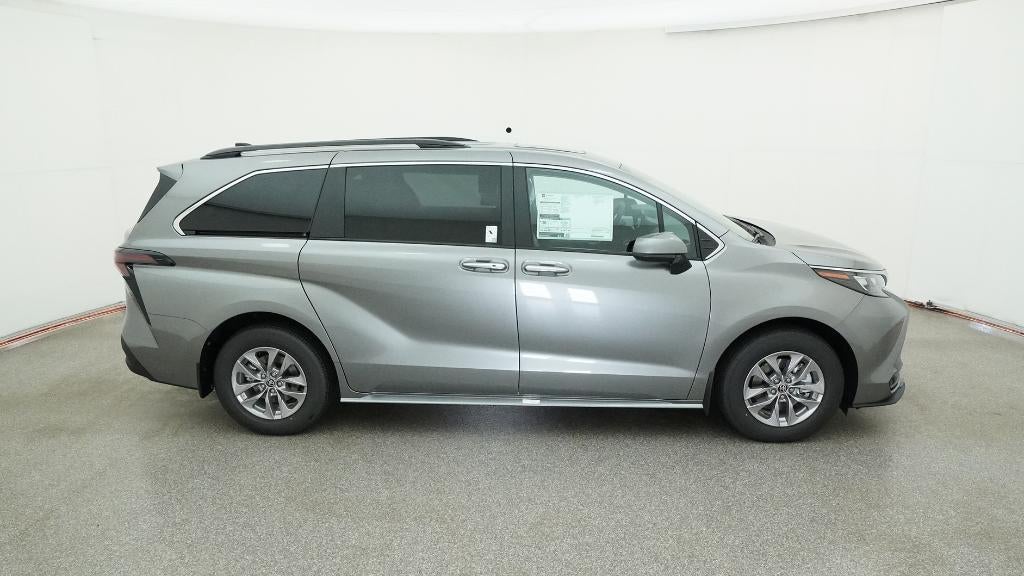 2026 Toyota Sienna XLE 8 Passenger