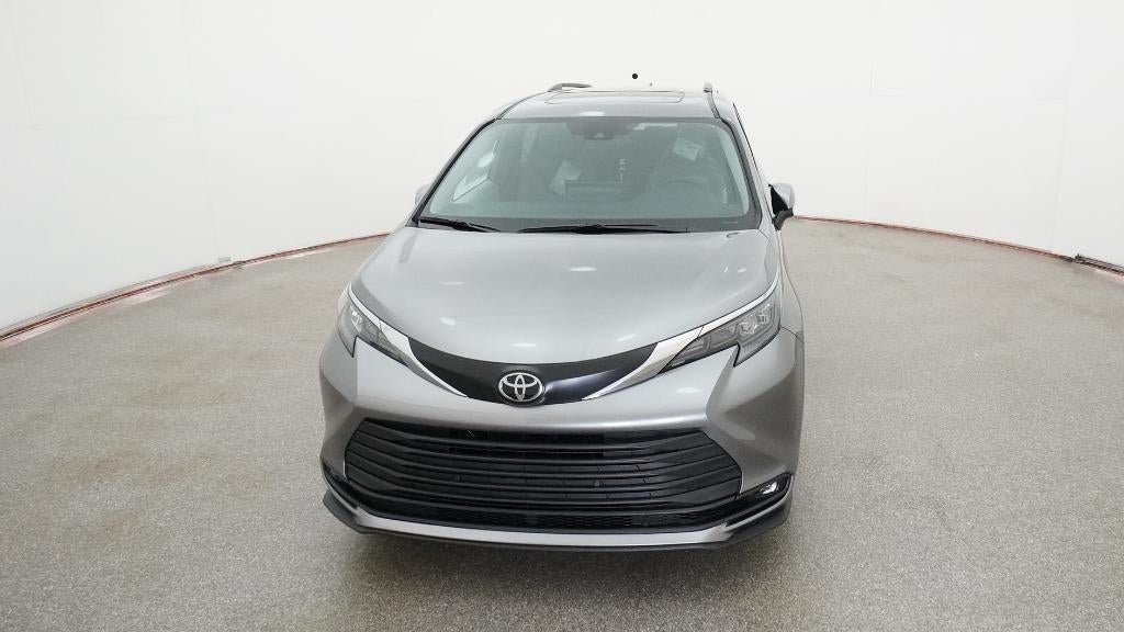 2026 Toyota Sienna XLE 8 Passenger