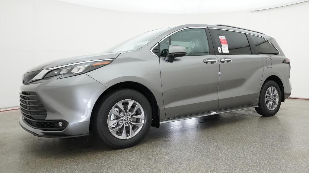 2026 Toyota Sienna XLE 8 Passenger