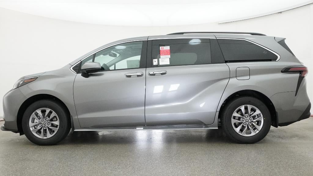 2026 Toyota Sienna XLE 8 Passenger