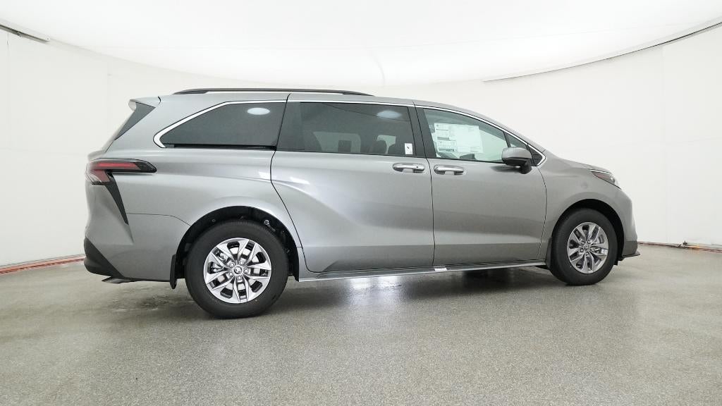 2026 Toyota Sienna XLE 8 Passenger