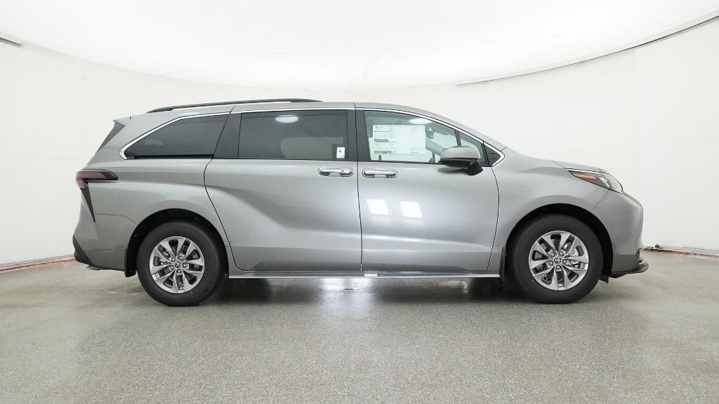 2026 Toyota Sienna XLE 8 Passenger