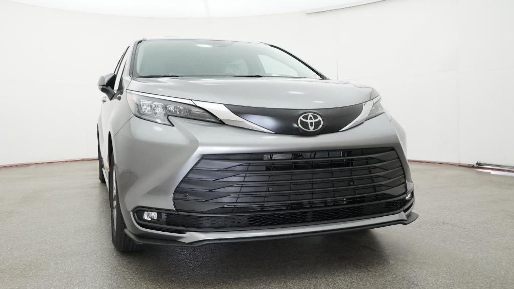 2026 Toyota Sienna XLE 8 Passenger