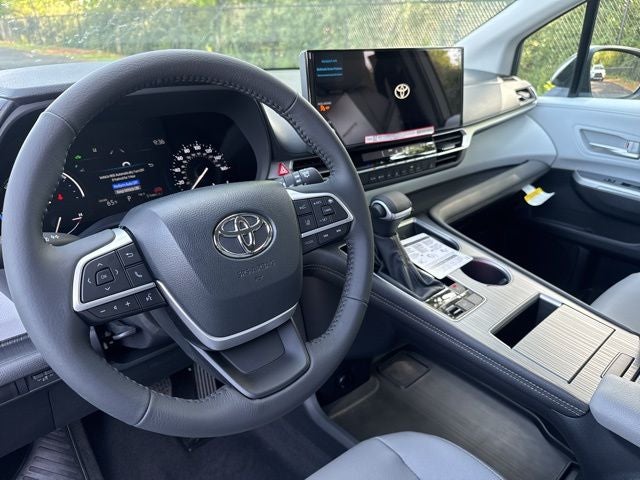2026 Toyota Sienna XLE 8 Passenger
