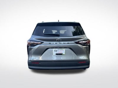 2026 Toyota Sienna XLE 8 Passenger