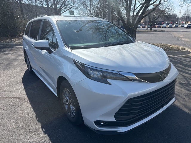 2026 Toyota Sienna XLE 8 Passenger
