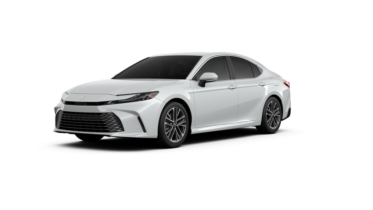 2026 Toyota Camry XLE Hybrid's photo
