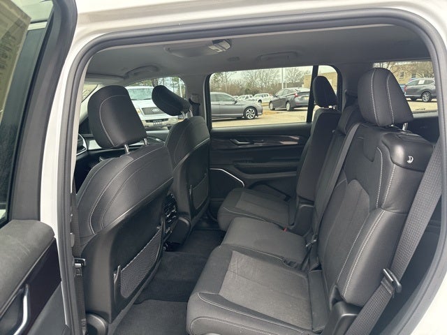 2022 Jeep Grand Cherokee L Laredo