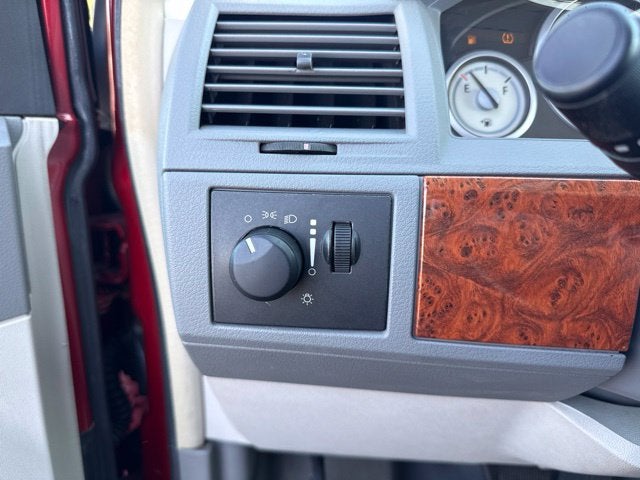 2008 Chrysler Town & Country LX
