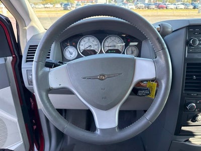 2008 Chrysler Town & Country LX