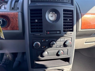 2008 Chrysler Town & Country LX