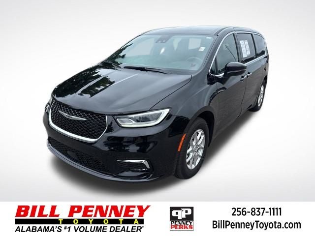 2025 Chrysler Pacifica Select's photo