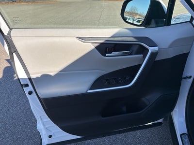 2022 Toyota RAV4 Hybrid XLE