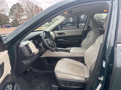 2022 Nissan Pathfinder SL