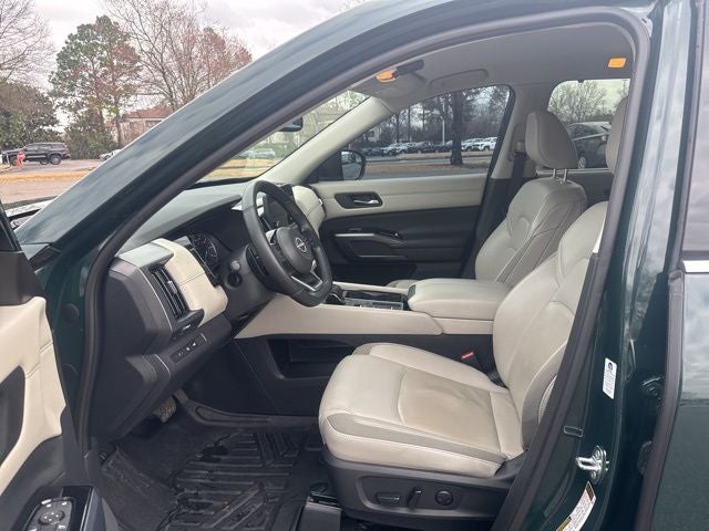 2022 Nissan Pathfinder SL