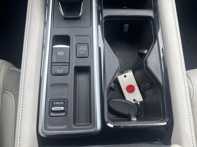 2022 Nissan Pathfinder SL