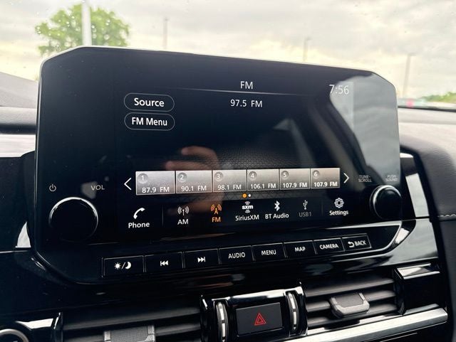 2024 Nissan Pathfinder SL