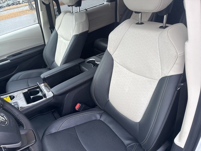 2025 Toyota Sienna Platinum 7 Passenger