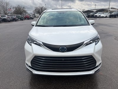 2025 Toyota Sienna Platinum 7 Passenger