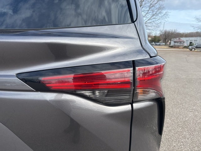 2022 Toyota Sienna XLE 8 Passenger