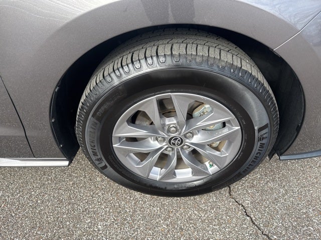 2022 Toyota Sienna XLE 8 Passenger