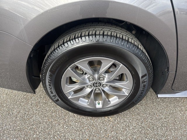 2022 Toyota Sienna XLE 8 Passenger