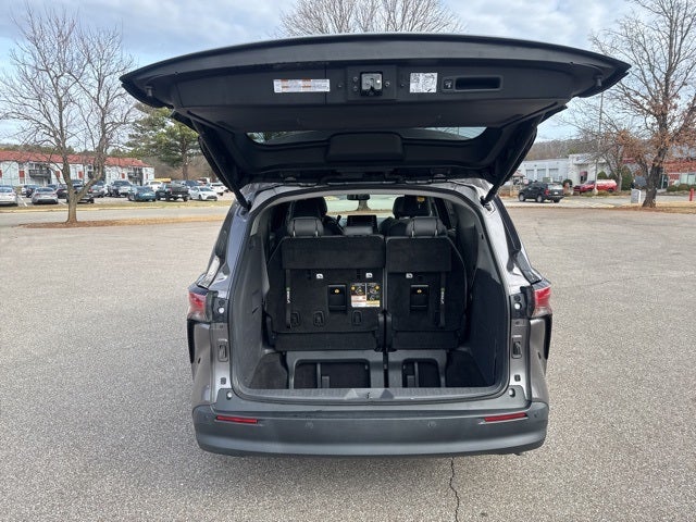 2022 Toyota Sienna XLE 8 Passenger