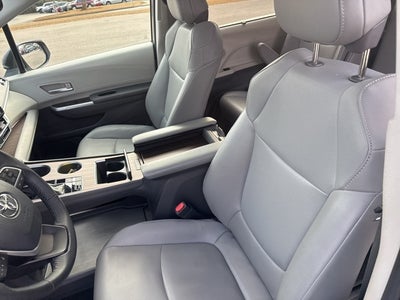 2022 Toyota Sienna XLE 8 Passenger
