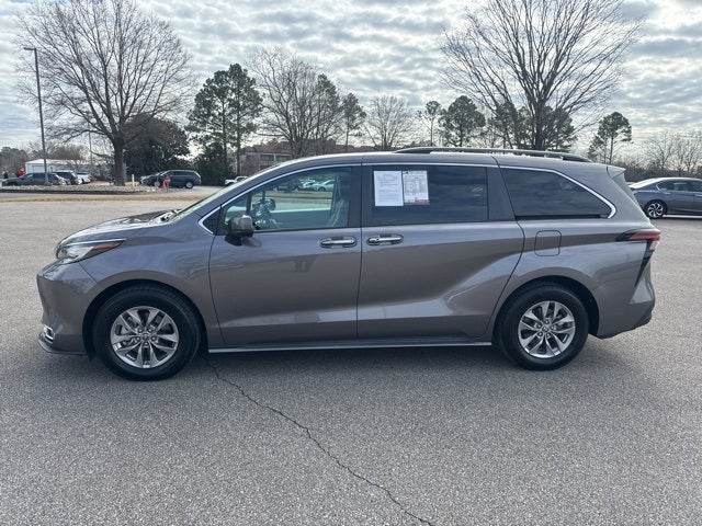 2022 Toyota Sienna XLE 8 Passenger