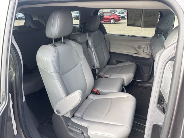 2022 Toyota Sienna XLE 8 Passenger