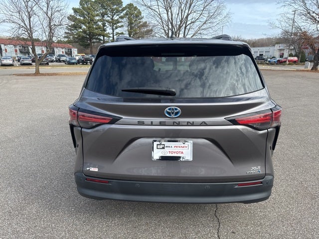 2022 Toyota Sienna XLE 8 Passenger