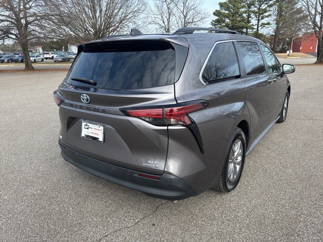 2022 Toyota Sienna XLE 8 Passenger