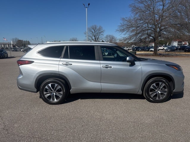 2023 Toyota Highlander Hybrid XLE