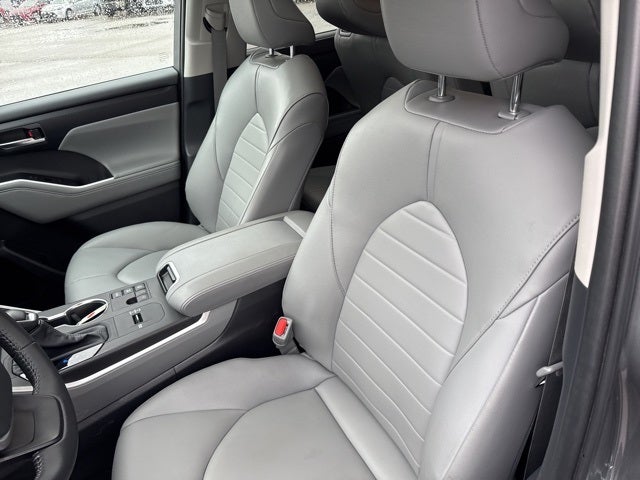 2025 Toyota Highlander Hybrid XLE