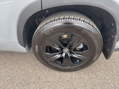 2025 Toyota Highlander Hybrid XLE