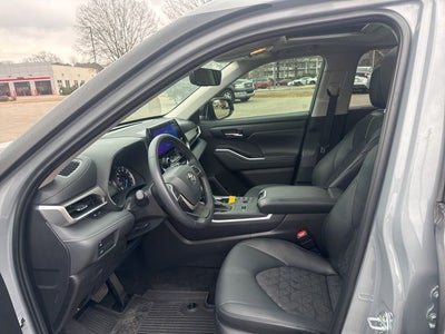 2025 Toyota Highlander Hybrid XLE