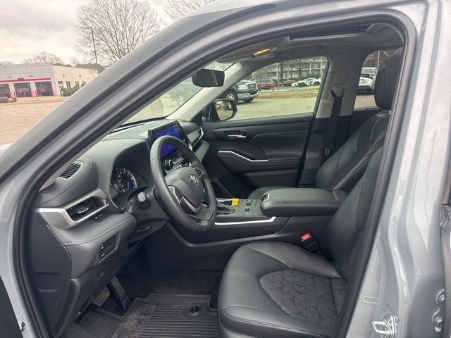 2025 Toyota Highlander Hybrid XLE