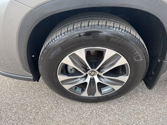 2025 Toyota Highlander XLE