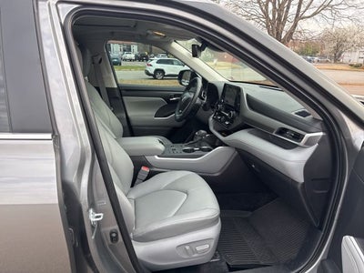2025 Toyota Highlander XLE