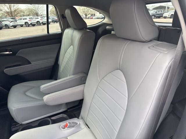 2025 Toyota Highlander XLE