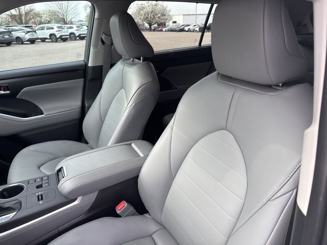 2025 Toyota Highlander XLE