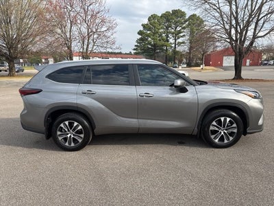 2025 Toyota Highlander XLE
